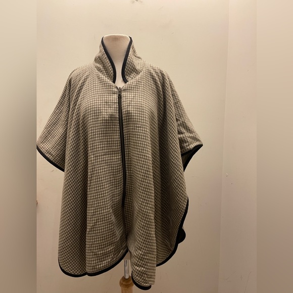 Free people Acrylic Zip Front Cape - Picture 1 of 8